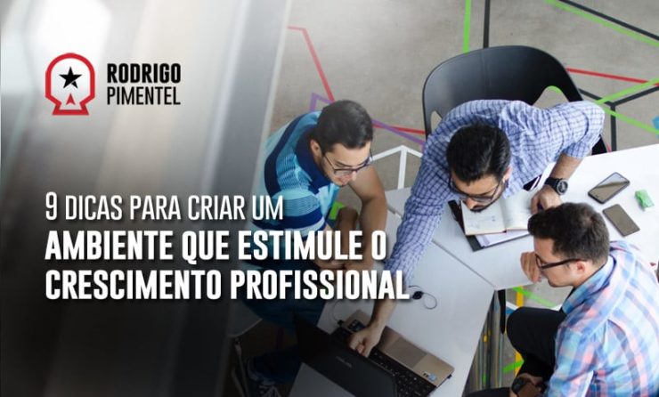 Reunião de trabalho com pessoas em ambiente de trabalho estimulante